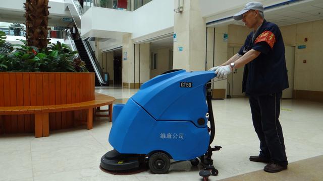第一医院手推式洗地机擦地